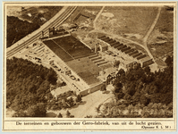 94773 Luchtfoto van de N.V. Gerofabriek (Geroplein 1) te Zeist uit het zuidwesten, met linksboven de spoorlijn ...